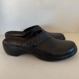 Clarks Black Leather Wedge Clogs Slides Mules Size 7 Slip On Heels.